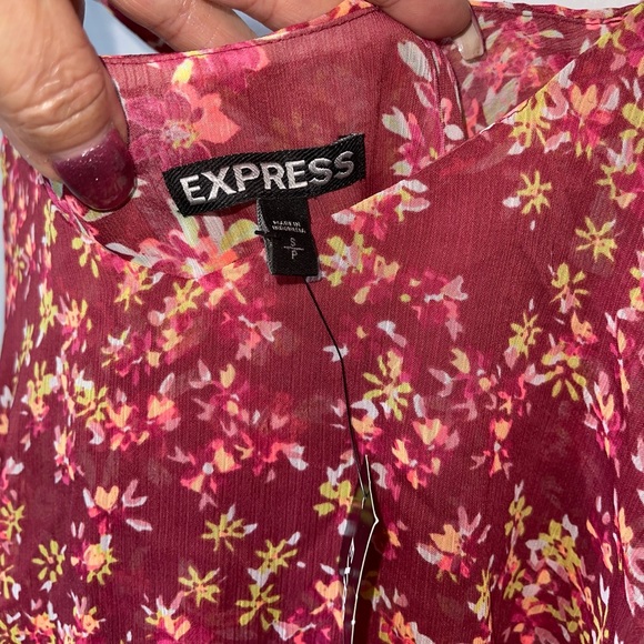 Express NWT Top $39.90 Spaghetti Strap Floral Layered Flowers Small Petite - Picture 3 of 7